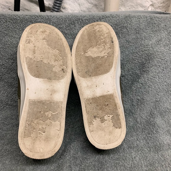 Slip on comfy shoes - Picture 3 of 3